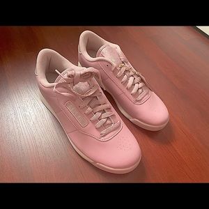 Brand new with tags Reebok Classic pink tennis shoes